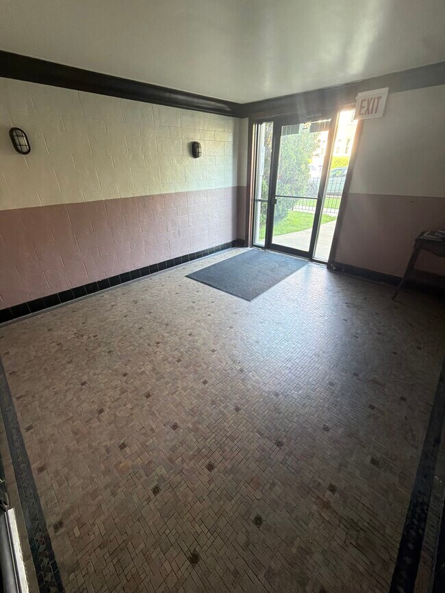 Foto del edificio - 8054 s Hermitage