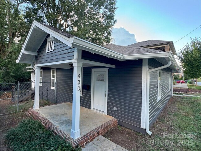 Foto del edificio - 430 Faison Ave