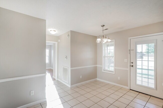 Building Photo - 107 Blythe Ct