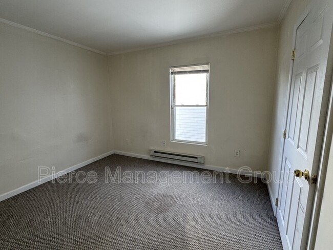 Building Photo - 529 Massabesic St