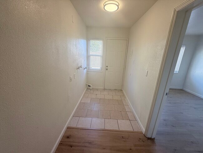 Building Photo - 4710 Cutting Cir