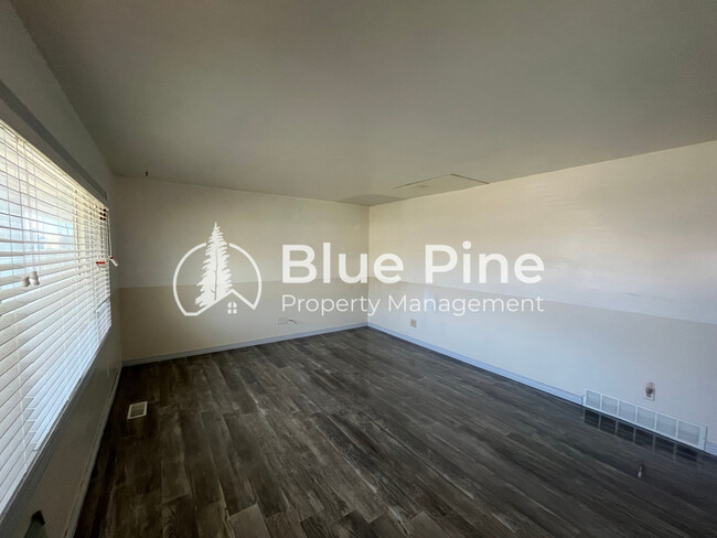 Foto del edificio - 1652 Austin Ave