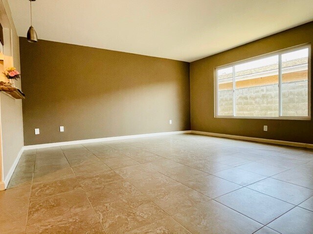 Foto del edificio - 17381 Jacquelyn Ln