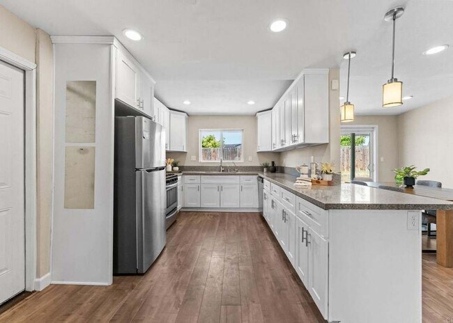 Foto del edificio - 8820 Ellenwood Cir
