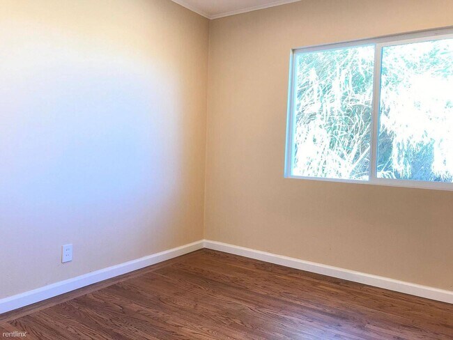 Building Photo - 1324 Camellia Dr