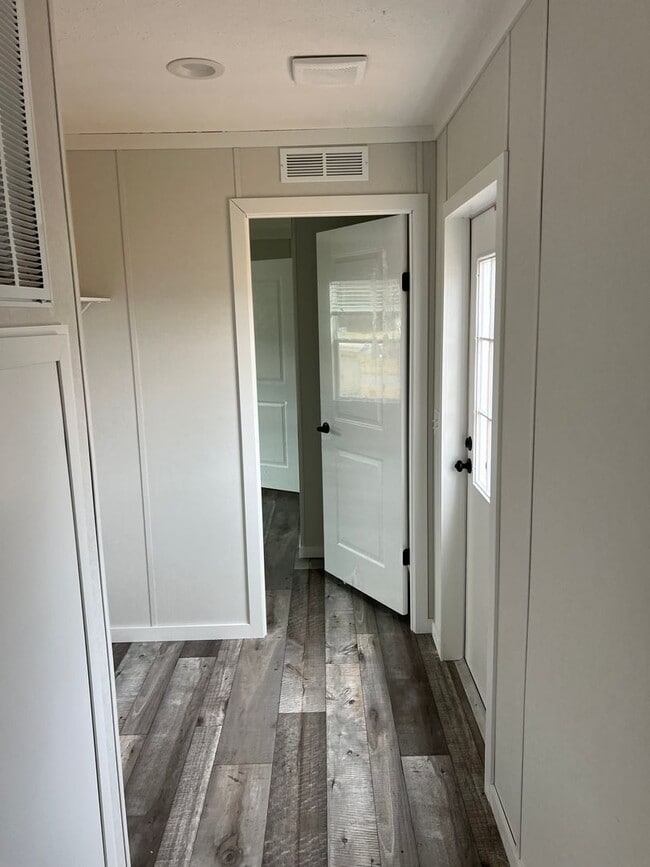 Building Photo - 16800 Jessica Rd