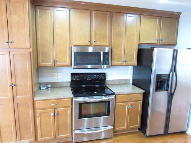 Building Photo - Large Hermitage home in Walden Woods- beau...