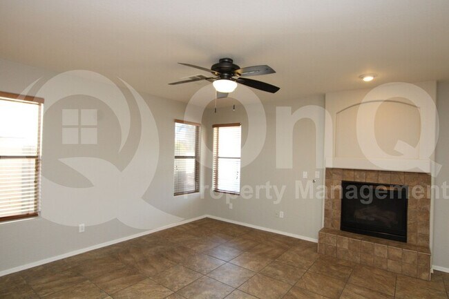 Foto del edificio - 43993 W Lindgren Dr