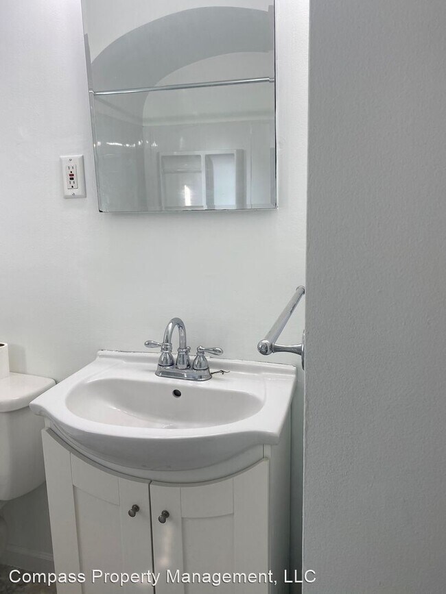 Foto del edificio - 3 br, 1 bath House - 2236 Foster Ave NE