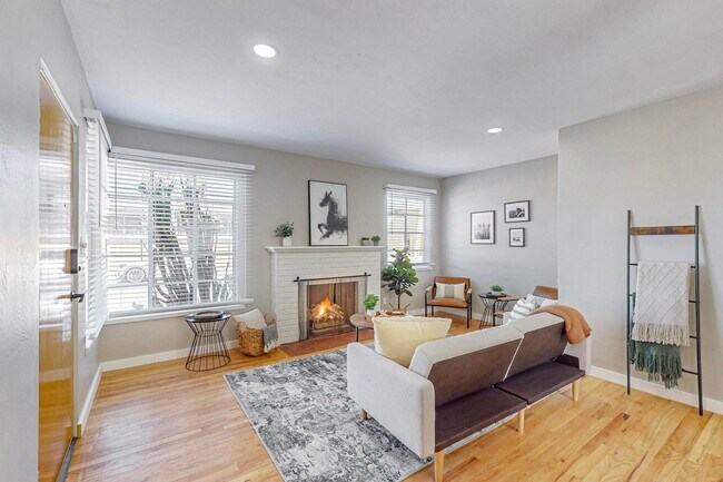 Foto del edificio - 228 Sierra Dr SE