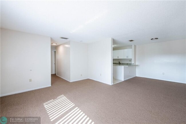Building Photo - 6882 NW 173rd Dr
