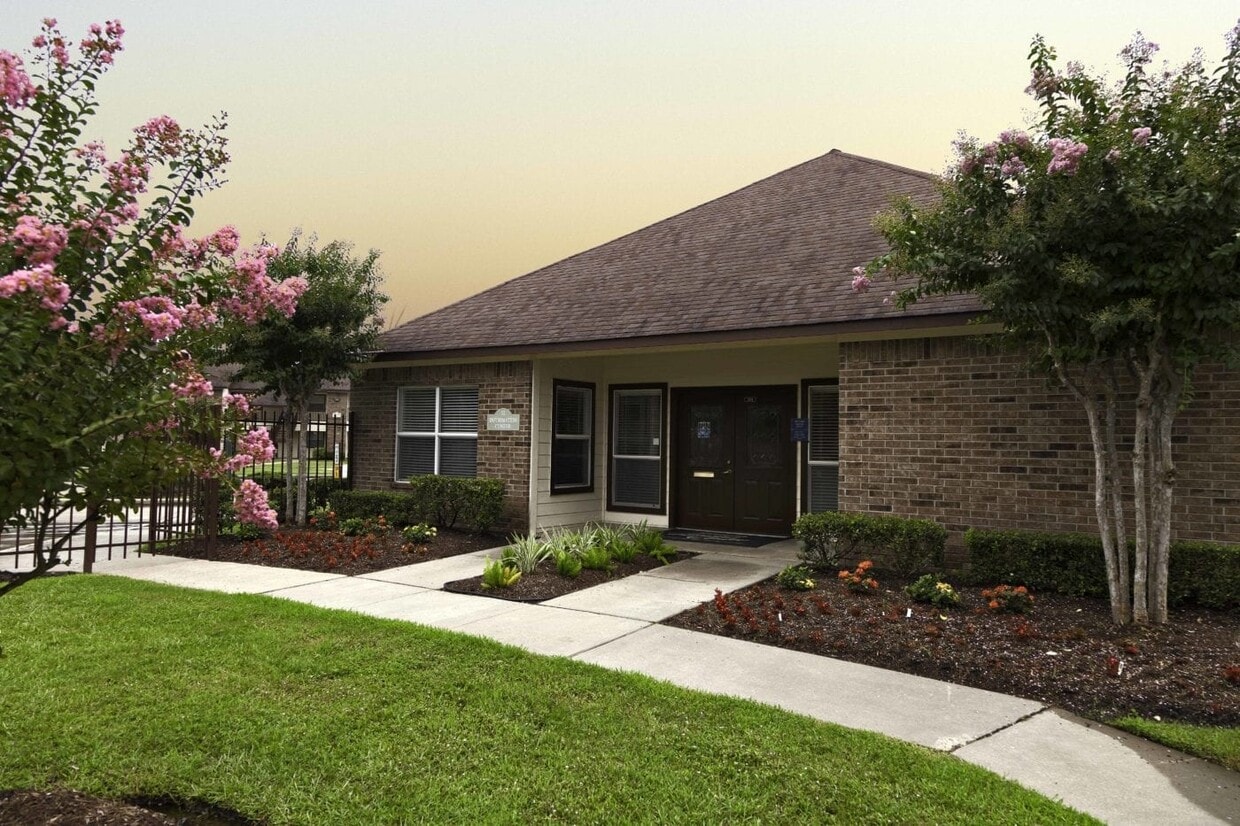 Grand Oaks Apartments Apartments 1301 Nevell St Cleveland, TX