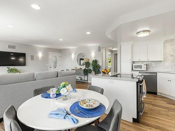 Foto del edificio - 155 Rosebay Dr