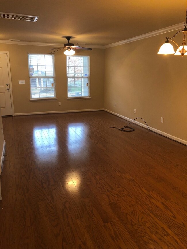 Building Photo - Antioch Townhouse.  Washer & Dryer Provided