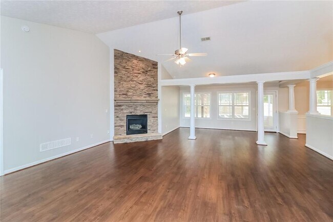 Foto del edificio - 806 Lilac Ln