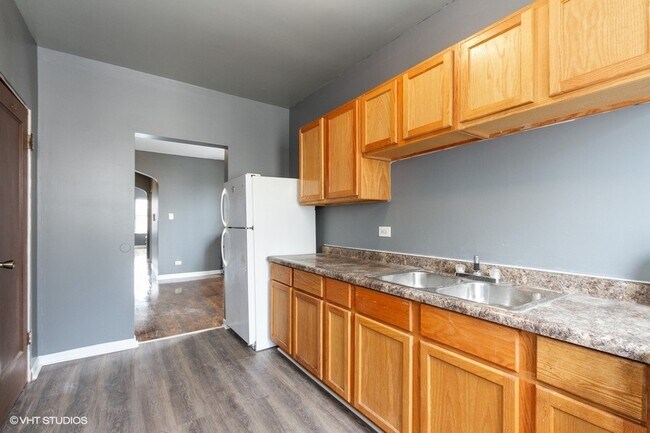 Building Photo - 8156 S Kingston Ave