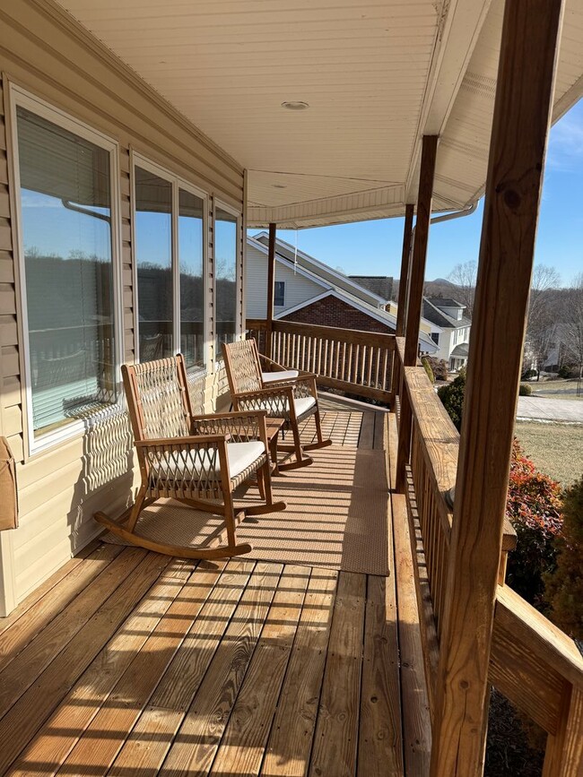 Foto del edificio - Spacious Two-Story Home in Blacksburg