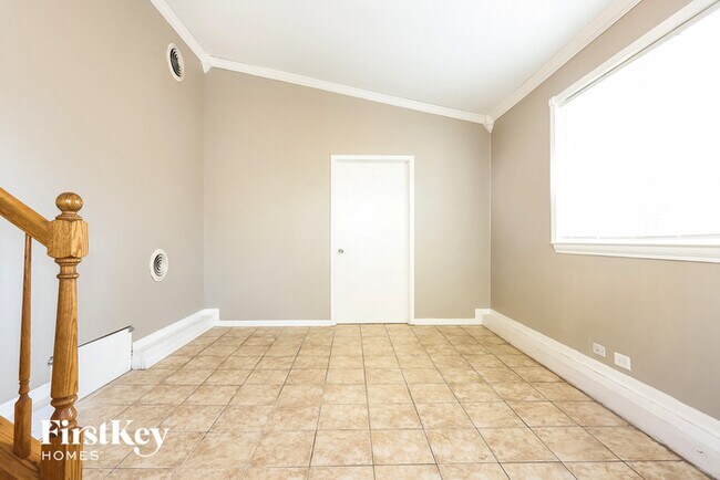 Building Photo - 1102 N Shoreland Ct