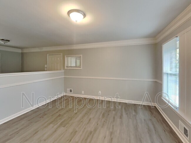 Foto del edificio - 4769 Ridgewood Dr