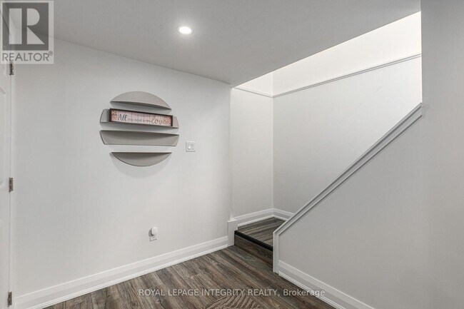 Building Photo - 19 Sherry Ln