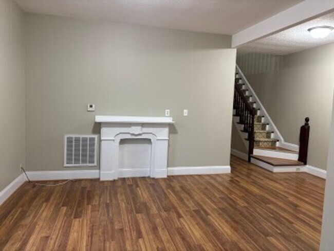 Foto del edificio - Huge, Renovated Allston 7 Bed/3 Bath Townhouse on Armington St For 9/1. Students Welcome and NO F...