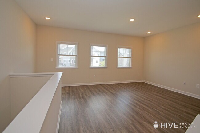 Foto del edificio - Beautiful End-Unit Townhouse with Pond Vie...
