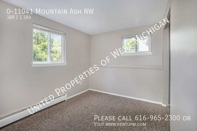 Building Photo - Available Now | 3 Bedroom 1.5 Bath Duplex ...