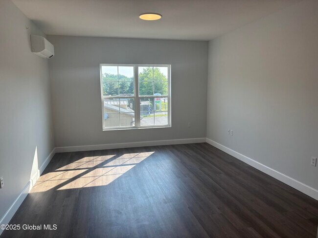 Foto del edificio - 491 Campbell Ave