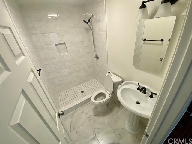 Foto del edificio - 18042 Westlake Cir