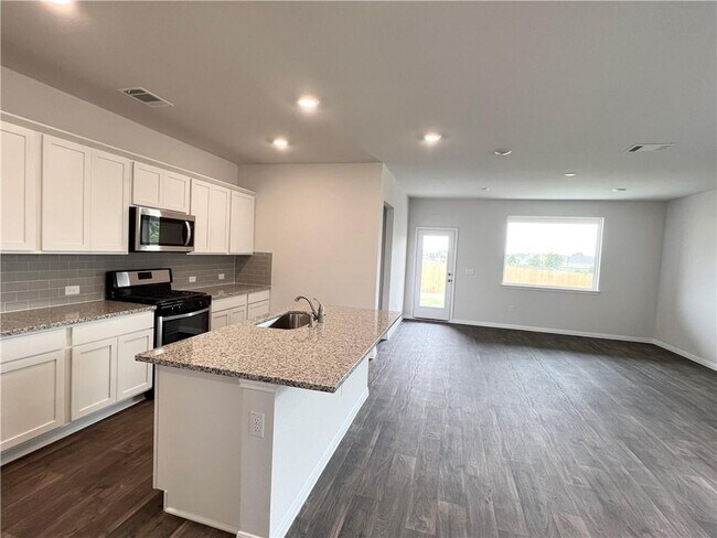 Building Photo - 105 Brody Ln