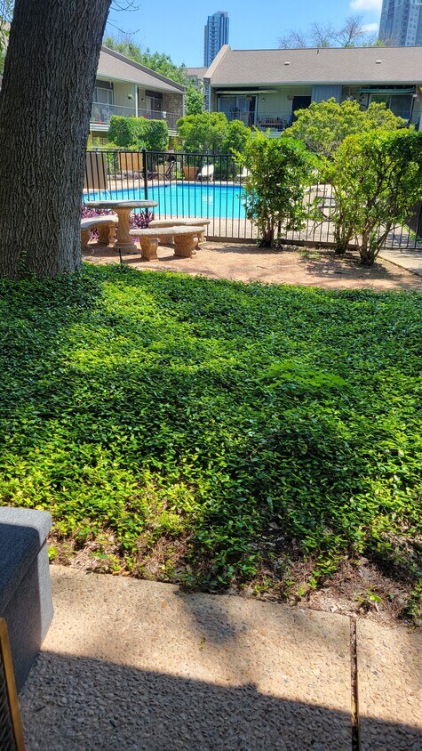 Foto del edificio - 500 E Riverside Dr