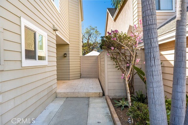 Building Photo - 28246 Glenbrook