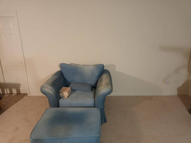 Living area - 7931 Riggs Rd