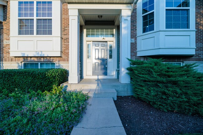 Building Photo - 2650 Dunraven Ave