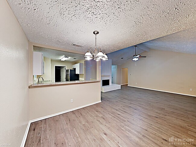 Foto del edificio - 16319 Silver Sky Ln