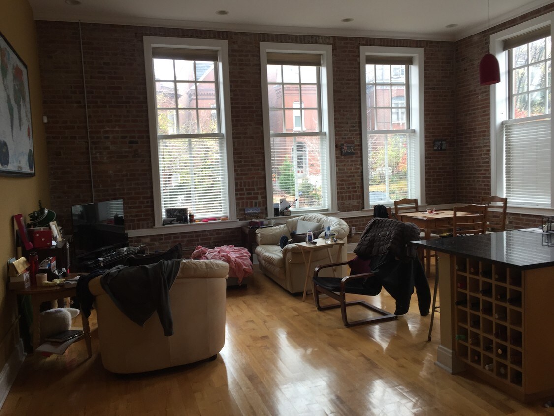 Foto principal - 2216 Sidney St