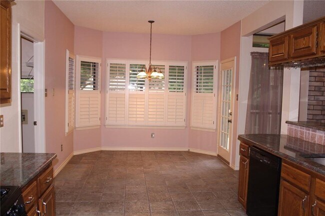 Foto del edificio - 2141 Surrender Ave