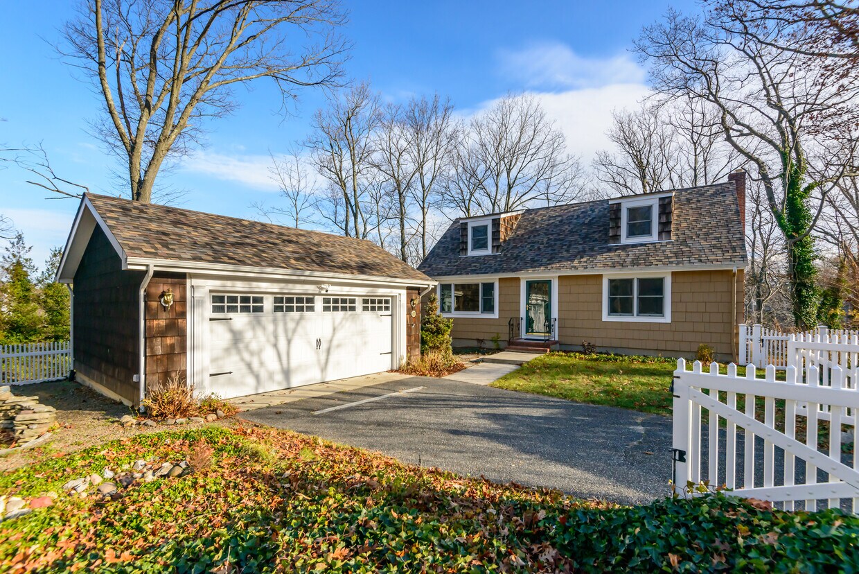 20 Grove Pl, Northport, NY 11768 House Rental in Northport, NY