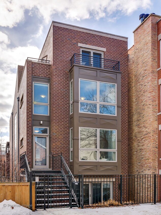 Primary Photo - W Chestnut ST