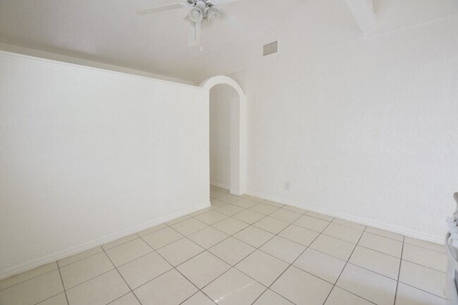 Building Photo - 2177 Longwood Lake Mary Rd