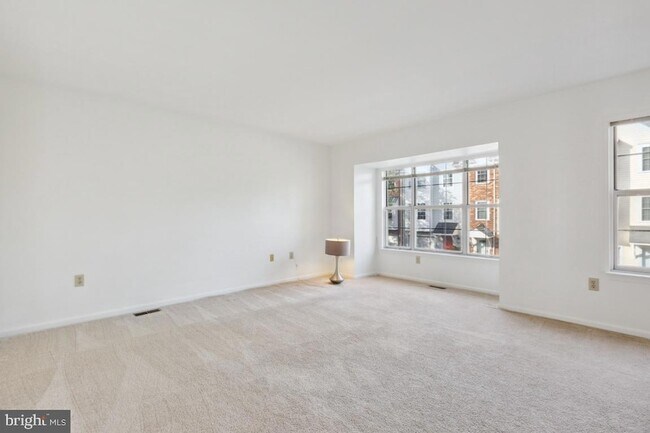 Building Photo - 18221 Fox Chase Cir