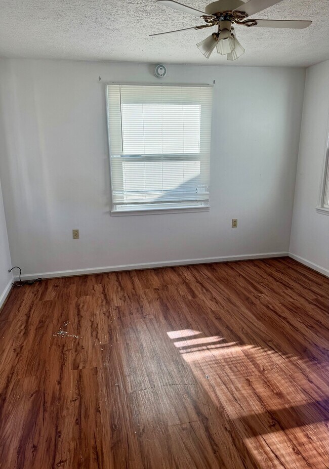 Foto del edificio - 1334 Main St