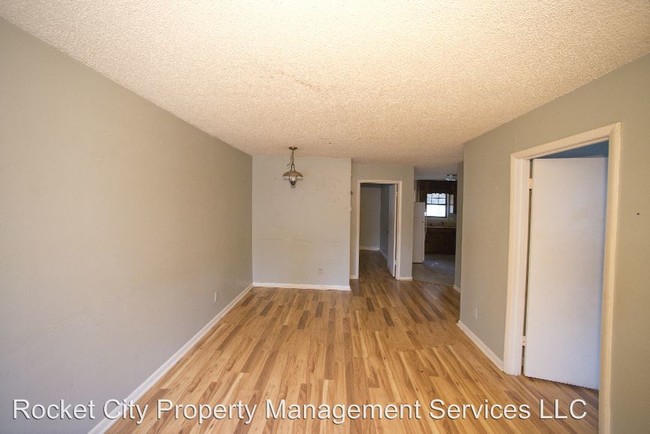 Building Photo - 1114 Oakwood Ave NE