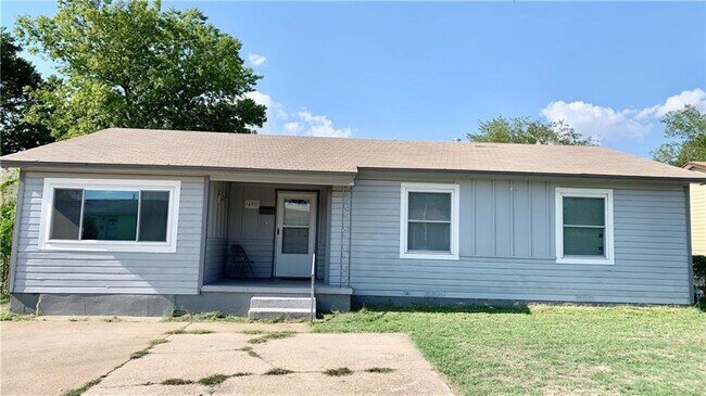 Foto del edificio - 405 E Fowler Ave