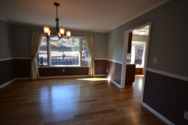 Foto del edificio - 100 Hyde Ave