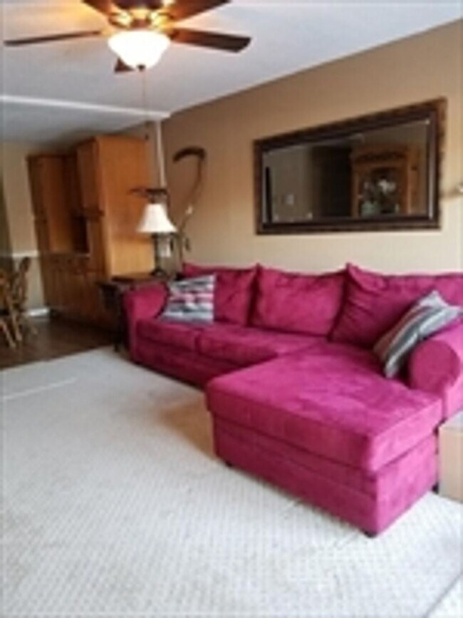 Foto del edificio - Modern Comfort Meets Convenience in This Stylish Franklin Condo