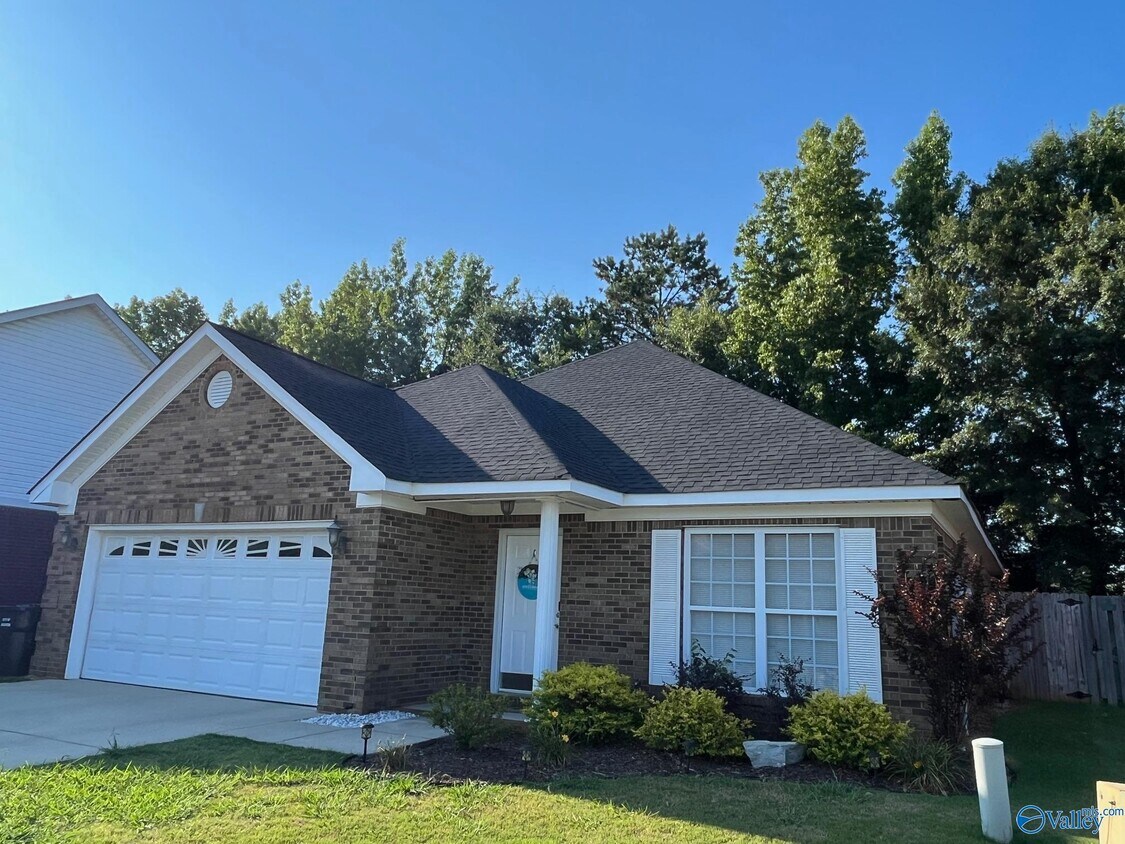 Primary Photo - 1540 Fieldstone Cir SW