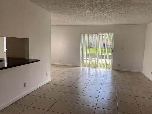 Foto del edificio - 8734 SW 3rd St