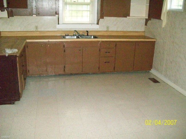 Building Photo - 774 E Carpenter Rd