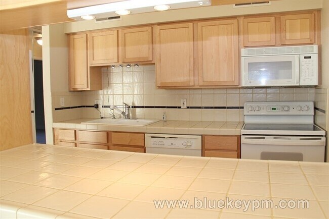 Foto del edificio - 2 Bed, 2 Bath Home - 1 Bed or Office and Bath on Main Floor